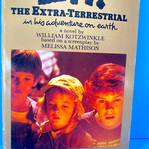 E.T. THE EXTRA TERRESTRIAL VTG 1982 A STEVEN SPIELBERG FILM PAPERBACK BOOK 244p. - Picture 2 of 13